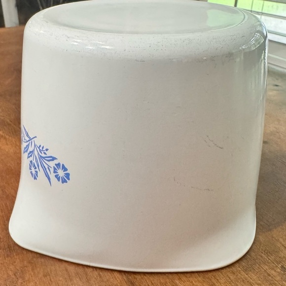 Vintage CorningWare Measuring Bowl, Blue Cornflower Pattern P55-B - Picture 7 of 15